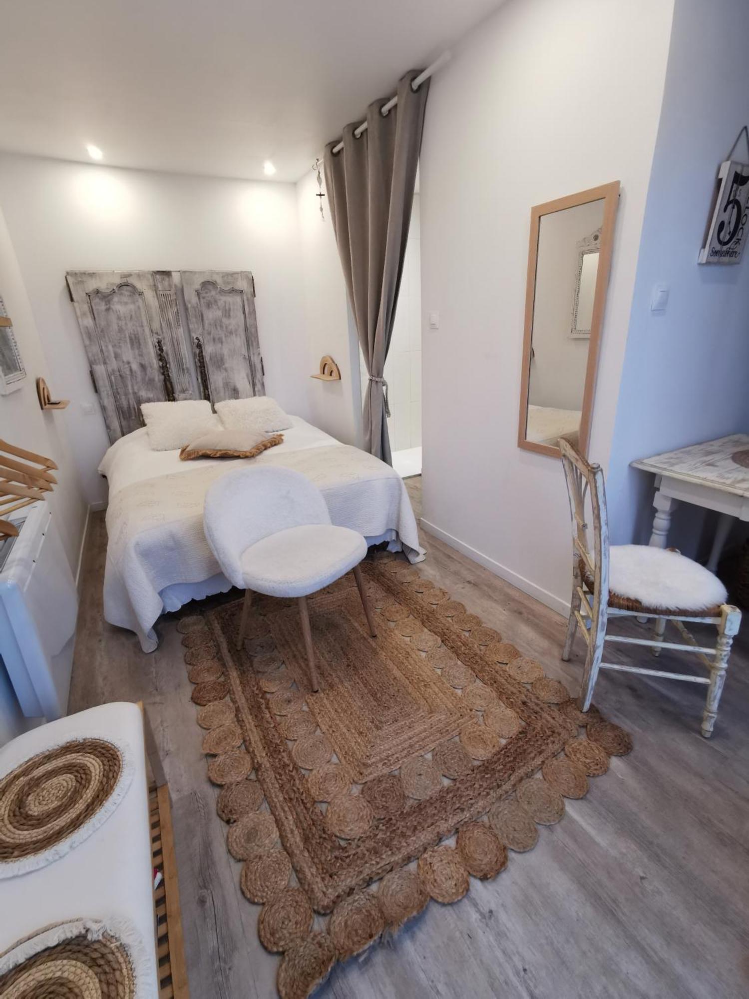 Au Poeme Du Chene, Logement Independant, Calme, Parking Gratuit Basse-Goulaine Екстериор снимка
