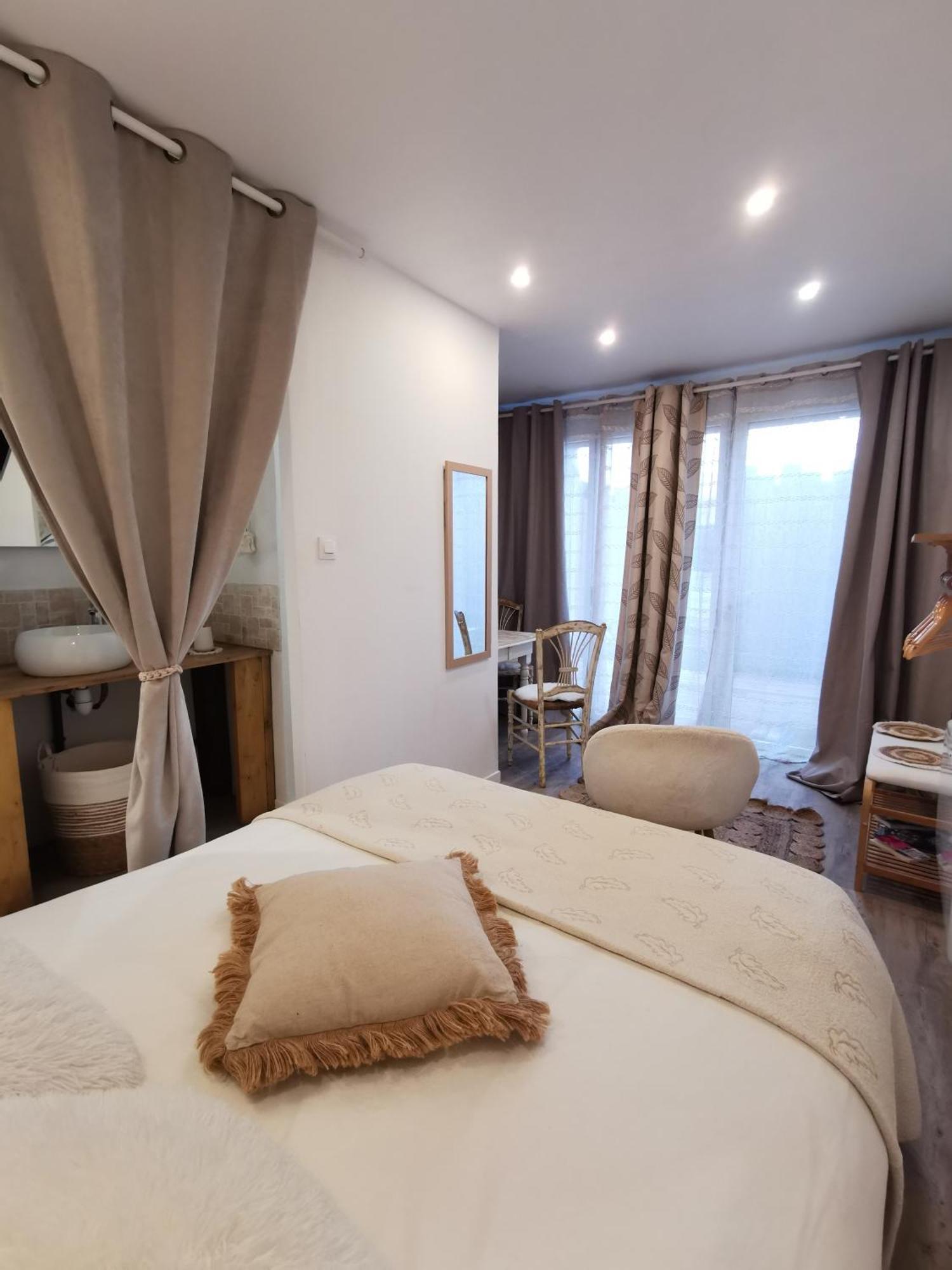 Au Poeme Du Chene, Logement Independant, Calme, Parking Gratuit Basse-Goulaine Екстериор снимка